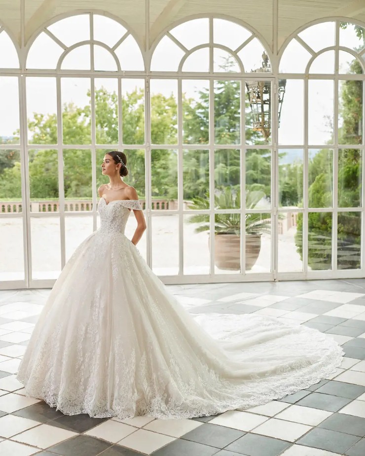 Luna Novias Zoila Default Thumbnail Image